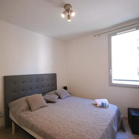 Deux Chambres Avec Terrasse - Centre